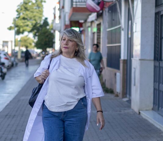 Las trabajadoras de ayuda a domicilio amenazan con ir a la huelga: “Somos grúas humanas”
