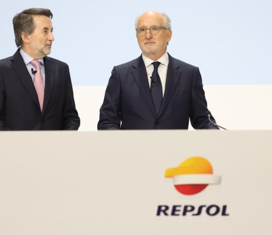 Repsol acuerda la venta del 49% de su mayor cartera de renovables en España a Emiratos Árabes Unidos