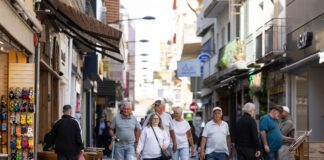 Un grupo de economistas tacha de “subvencionados” los sectores que pagan menos de 29.000 euros al año
