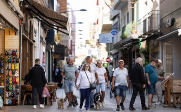 Un grupo de economistas tacha de “subvencionados” los sectores que pagan menos de 29.000 euros al año