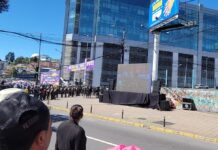 Con pantallas gigantes, simpatizantes siguieron Informe a la Nación del presidente Daniel Noboa en los alrededores de la Asamblea | Ecuador | Noticias