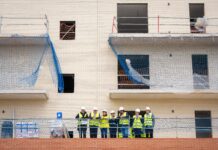 Vivienda: ocho años como pollo sin cabeza