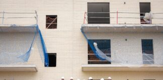 Vivienda: ocho años como pollo sin cabeza