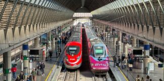 Bruselas plantea incrementar el peso de plataformas como Booking en la venta de billetes de tren | Economía