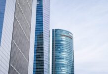 Las ganancias de los consejeros crecieron en 2025 por encima de salarios y pensiones | Economía