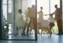 ¿Es abogado y busca trabajo? Estas son las políticas de contratación de los principales despachos