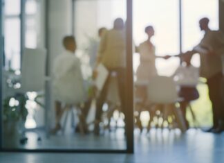 ¿Es abogado y busca trabajo? Estas son las políticas de contratación de los principales despachos