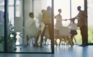 ¿Es abogado y busca trabajo? Estas son las políticas de contratación de los principales despachos