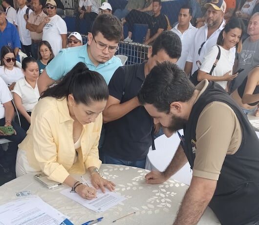 Los correístas Luisa González y Guido Mendoza, precandidatos a la Prefectura y Viceprefectura de Manabí por el movimiento Amigo | Política | Noticias