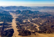 Egipto busca en el desierto sus tesoros minerales | Carta del corresponsal