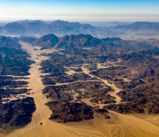 Egipto busca en el desierto sus tesoros minerales | Carta del corresponsal