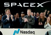 SpaceX se estrena en Bolsa con una subida del 19% y 2,1 billones de valoración | Economía