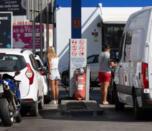 El Gobierno inicia la retirada de las rebajas fiscales a la energía, pero las recuperará si los precios repuntan