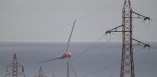 Las rebajas fiscales a la energía decaen este lunes: la luz subirá casi 10 euros al mes y el gas, menos de cinco euros