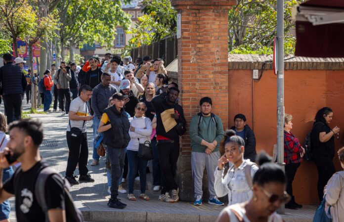 El-empleo-de-extranjeros-acelera-mas-que-nunca-con-289000.jpg