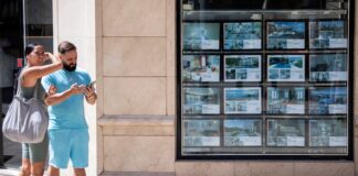Las donaciones de dinero de padres a hijos se triplican desde 2019 y mueven 5.500 millones al año