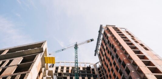 El precio de la vivienda se dispara un 15,2% en el segundo trimestre, la tasa más alta en 20 años