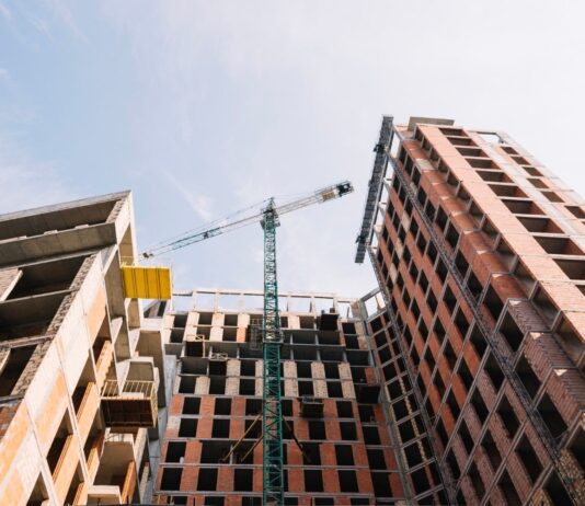 El precio de la vivienda se dispara un 15,2% en el segundo trimestre, la tasa más alta en 20 años