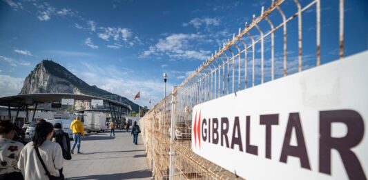 Hacienda saca de la lista de paraísos fiscales a Gibraltar 35 años después e incluye a Rusia | Economía