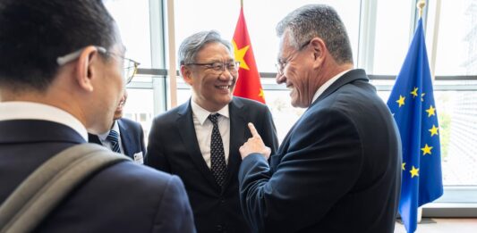 Bruselas exige a China “resultados tangibles” en octubre para corregir los desequilibrios comerciales con la UE | Economía