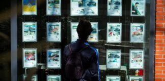 Los jóvenes que asumen todos los gastos del hogar corren el riesgo de caer en situación de pobreza, según un informe del BBVA | Vivienda | Economía