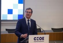 La CEOE sale en tromba contra el absentismo: pide que la Seguridad Social costee las bajas y las sustituciones desde el primer día