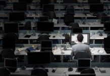Las horas no trabajadas por bajas y permisos cierran 2025 con un récord del 7,7%