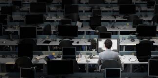 Las horas no trabajadas por bajas y permisos cierran 2025 con un récord del 7,7%