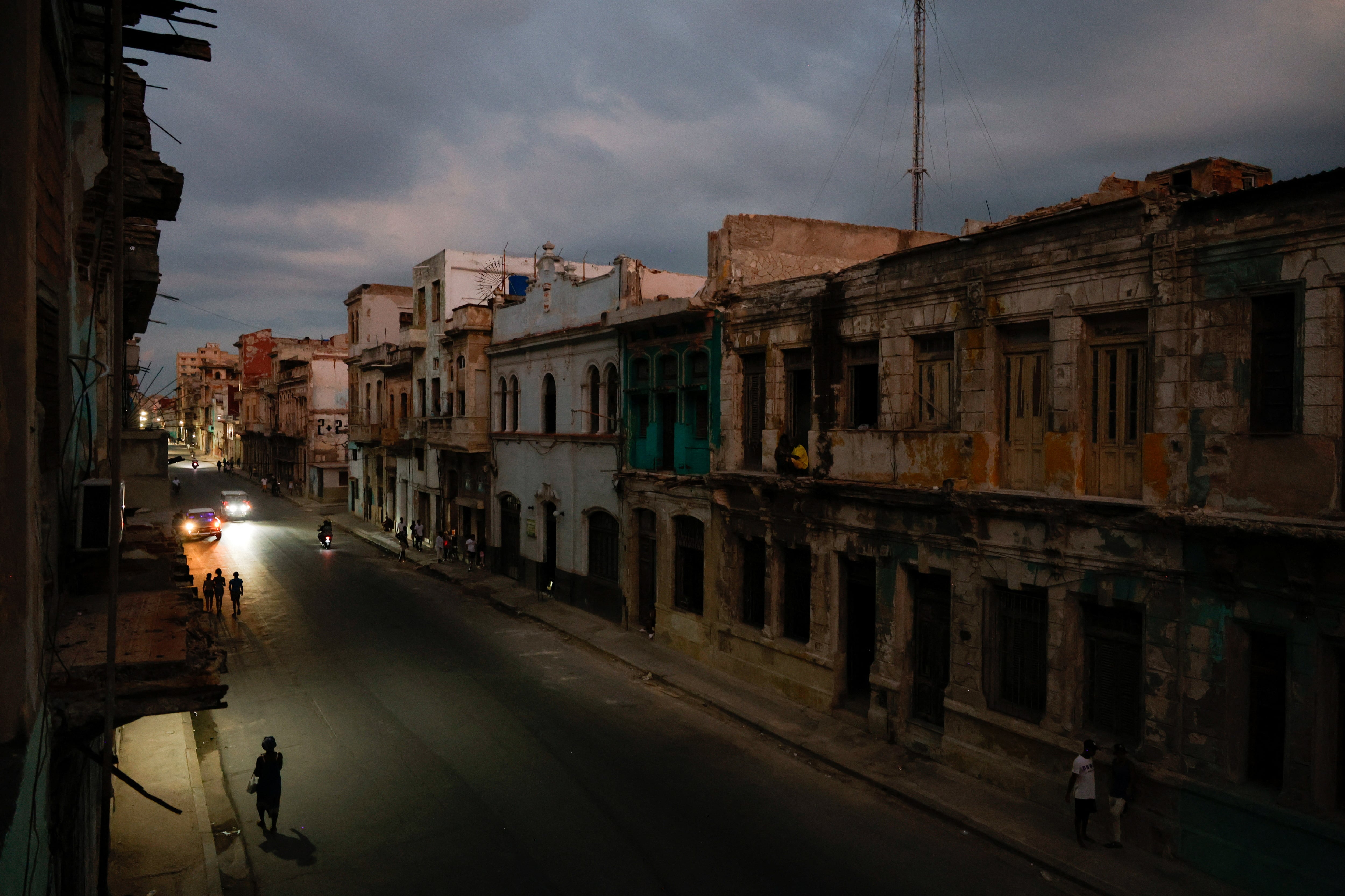La calle de San Lázaro de la Habana, Cuba, durante un apagón.