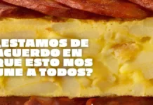 Palacios convierte una tortilla y un chorizo en una bandera