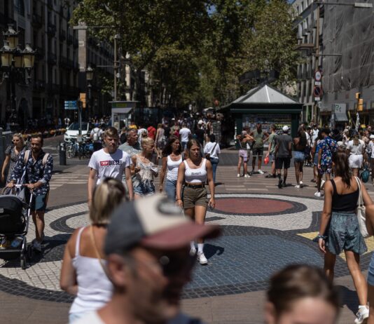 Los extranjeros regularizados con alfombra roja: 185.000 directivos y teletrabajadores ya son residentes en España