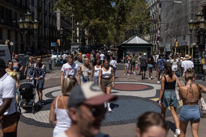 Los-extranjeros-regularizados-con-alfombra-roja-185000-directivos-y-teletrabajadores.jpg