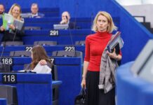 El Parlamento Europeo despeja el último obstáculo para aprobar el acuerdo arancelario con Estados Unidos | Economía