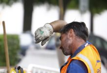 Trabajo envía más de 100.000 avisos a empresas para que garanticen la protección de los empleados frente al calor | Economía