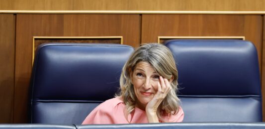 Trabajo abre la negociación con sindicatos y patronales para reducir la brecha salarial en las empresas