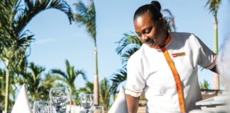 Una sentencia obliga a Riu a renegociar el exceso de jornada de sus trabajadores en 15 hoteles de Canarias