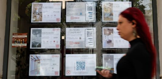 La Agencia Tributaria pone en marcha una operación contra 50 sociedades por fraude fiscal en el sector inmobiliario | Economía