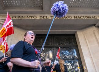 “¡El mocho se cabrea!”: las limpiadoras de edificios protestan en 30 ciudades para pedir mejores salarios