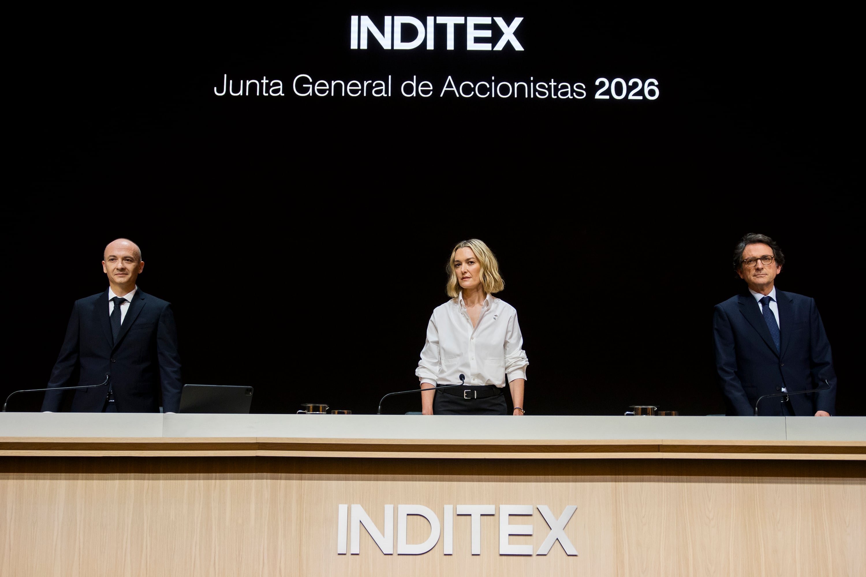 De izquierda a derecha, Óscar García Maceiras, consejero delegado de Inditex; Marta Ortega, presidenta del grupo; y Javier Monteoliva, secretario general y del consejo, en la junta de accionistas de este martes.
