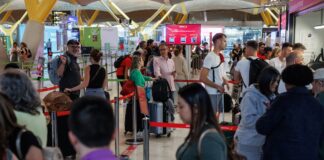 Aena limitará la capacidad de Barajas y El Prat en 2027 ante el riesgo de colapso | Economía