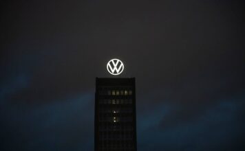 Adaptarse o morir: el coche eléctrico chino pone contra las cuerdas a los fabricantes europeos | Economía