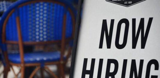 El empleo se enfría en Estados Unidos: en junio se crearon 57.000 puestos de trabajo, menos de lo esperado | Economía