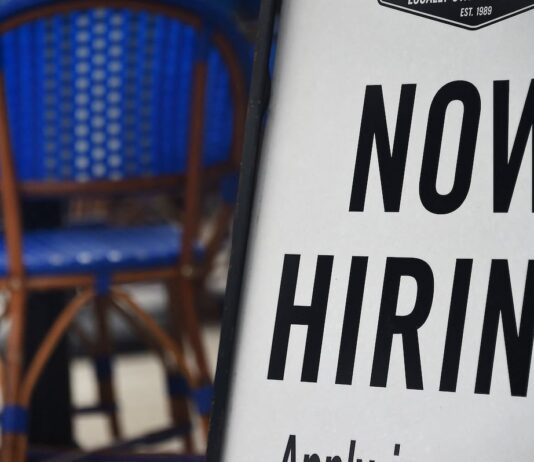 El empleo se enfría en Estados Unidos: en junio se crearon 57.000 puestos de trabajo, menos de lo esperado | Economía