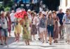 El turismo augura otro verano de récord pese a la caída de la ocupación hotelera por la subida de precios | Economía
