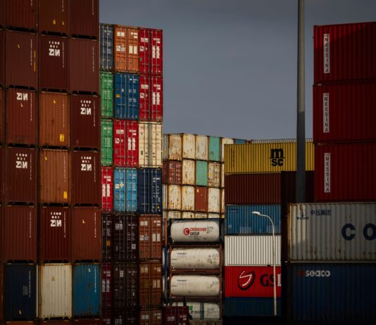 El conflicto en Oriente Próximo rebaja las expectativas de negocio de la industria exportadora en España