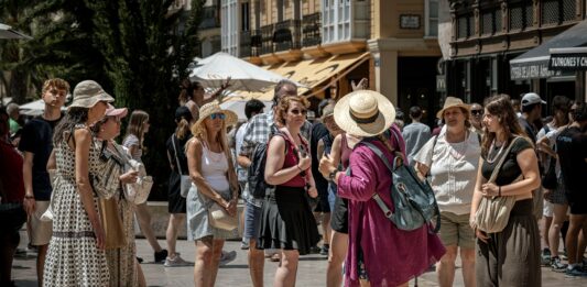 España espera la llegada de 43 millones de turistas para convertir este verano en el de mayor afluencia de la historia