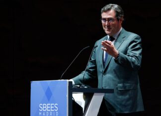 Garamendi llama a los sindicatos a revisar los convenios en los que se complementa el salario durante las bajas