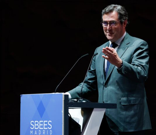 Garamendi llama a los sindicatos a revisar los convenios en los que se complementa el salario durante las bajas