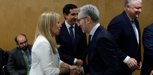 Hacienda ofrece a las comunidades un déficit del 0,1% y recursos récord para el próximo año