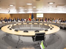 S&P calcula que la reforma de la financiación y la quita reducirían hasta un tercio la deuda autonómica | Economía